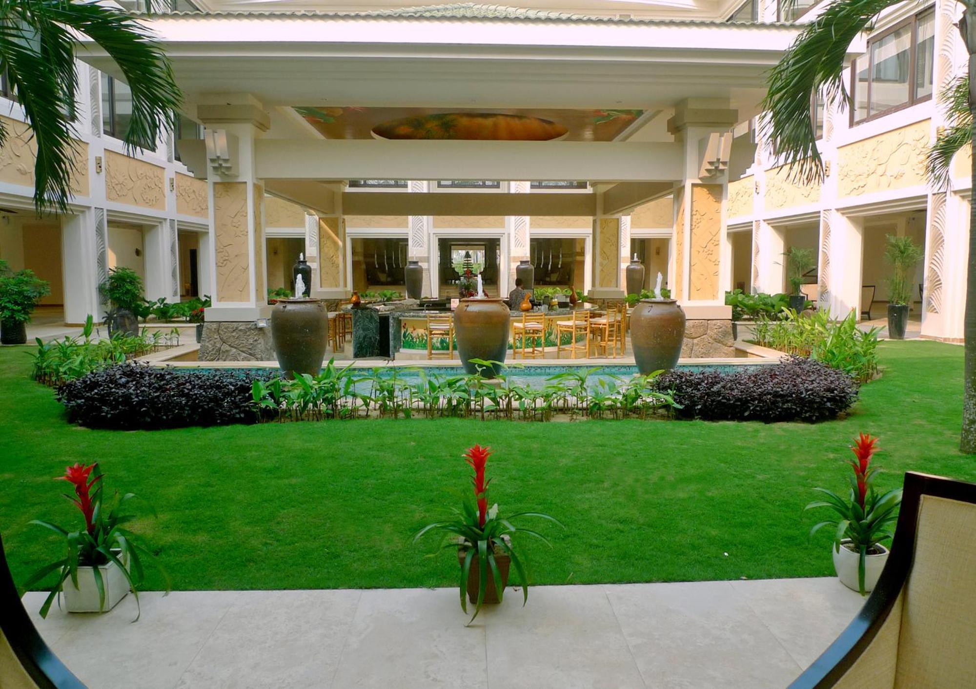 Olalani Resort & Condotel Da Nang Exterior photo